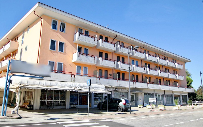 BILOCALE PRONTO DA VIVERE IN RESIDENCE CON PISCINA