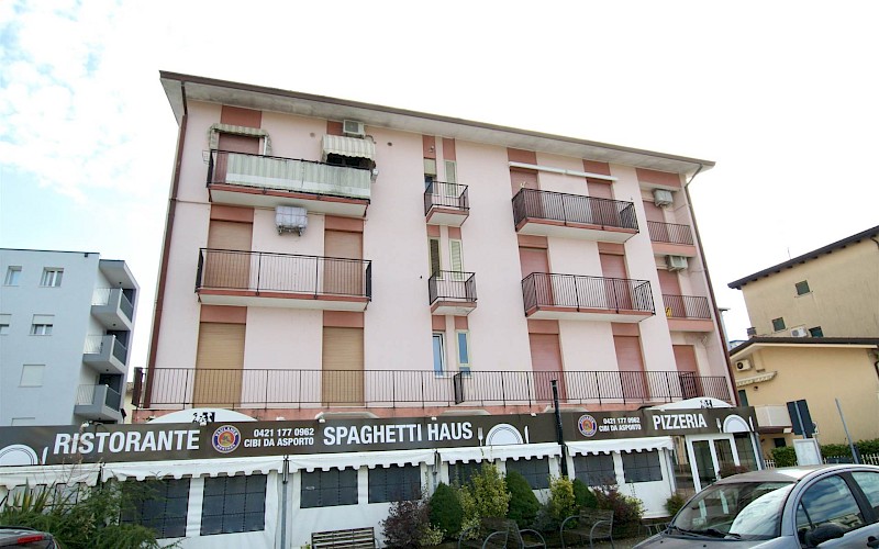 BILOCALE A DUE PASSI DALLA SPIAGGIA DI LEVANTE