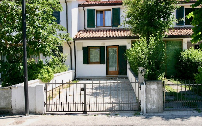 VILLAGGIO DELL'OROLOGIO - VILLETTA SU 2 LIVELLI
